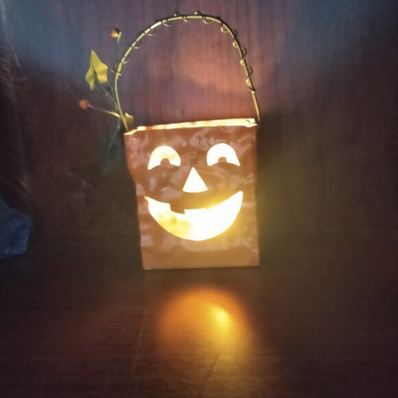 Metal Jack O Lantern Candle Holder Handle Leaf Accents Halloween Decor - Picture 5 of 8